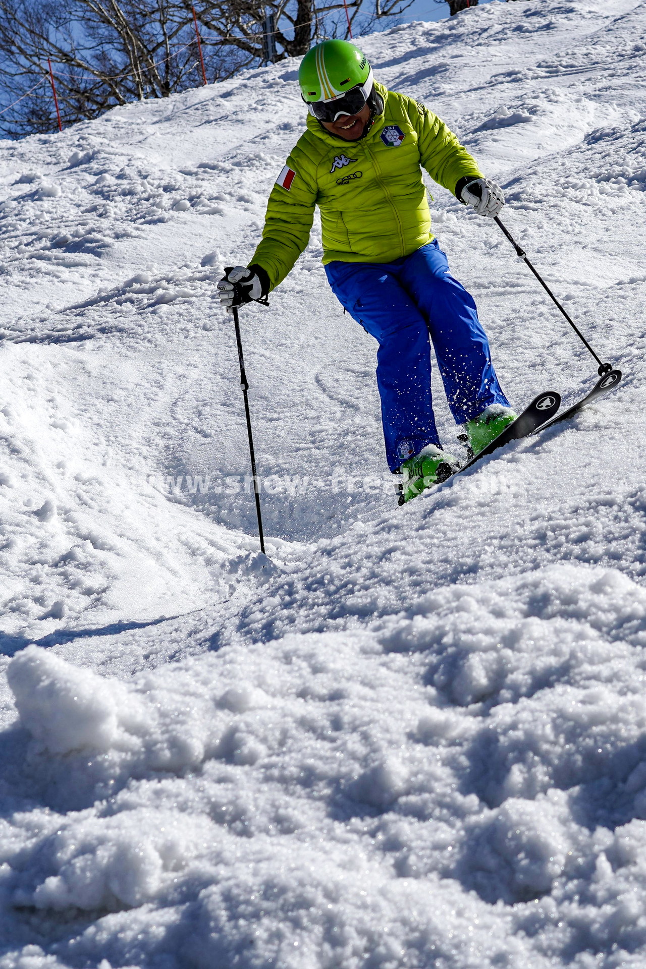 札幌国際スキー場 Mt.石井スポーツ ISHII SKI ACADEMY 校長・斉藤人之さんによる『斉藤塾』開講。本日のテーマは、「春雪！コブからスキーのたわみを楽しむ！！」(^^)v